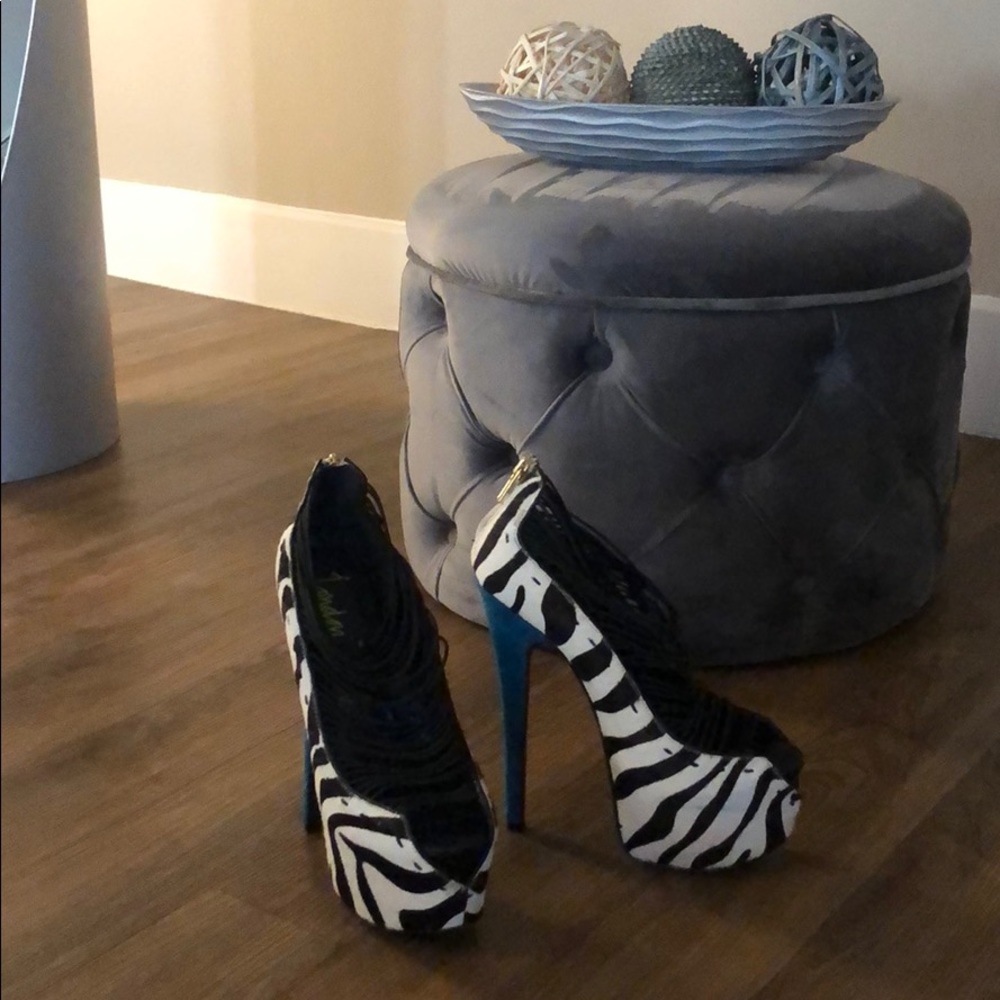 Zebra & Teal Heel Size: 7.5